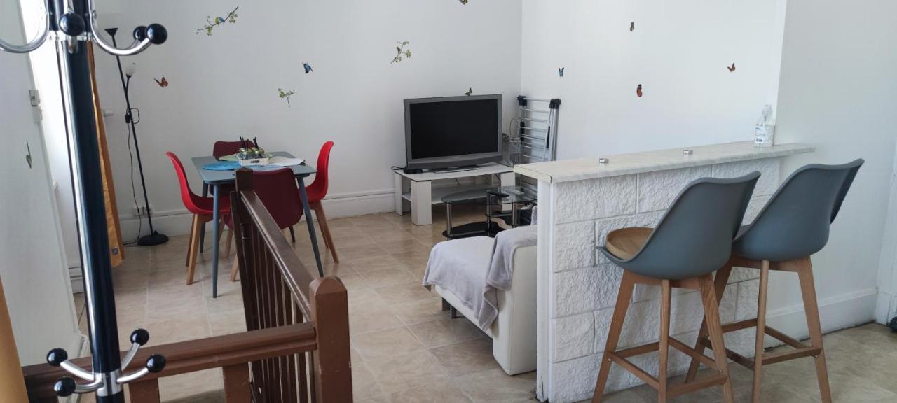 Appartement Duplex F2 Tout Confort Proche Centre Ville Avec Parking Gratuit Montluçon Exteriör bild